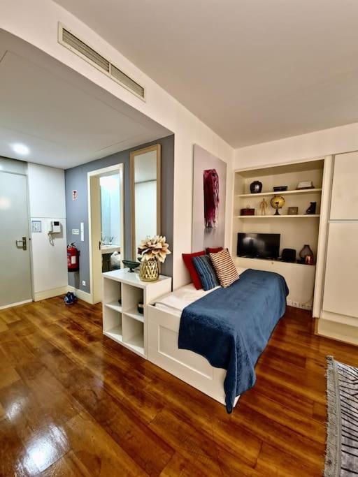 Apartment Modern Apartment & Garage *