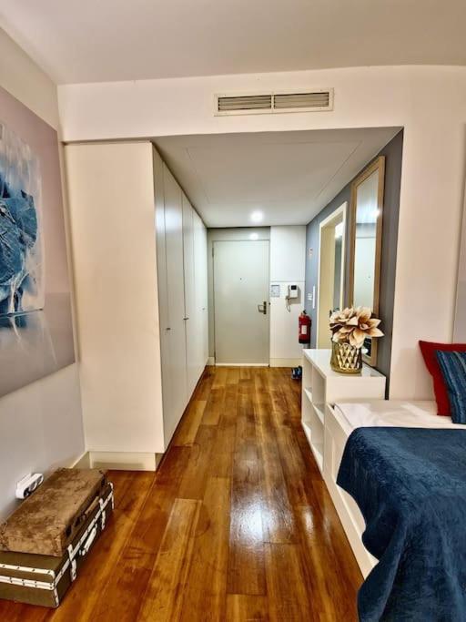 Modern Apartment & Garage Apartment *